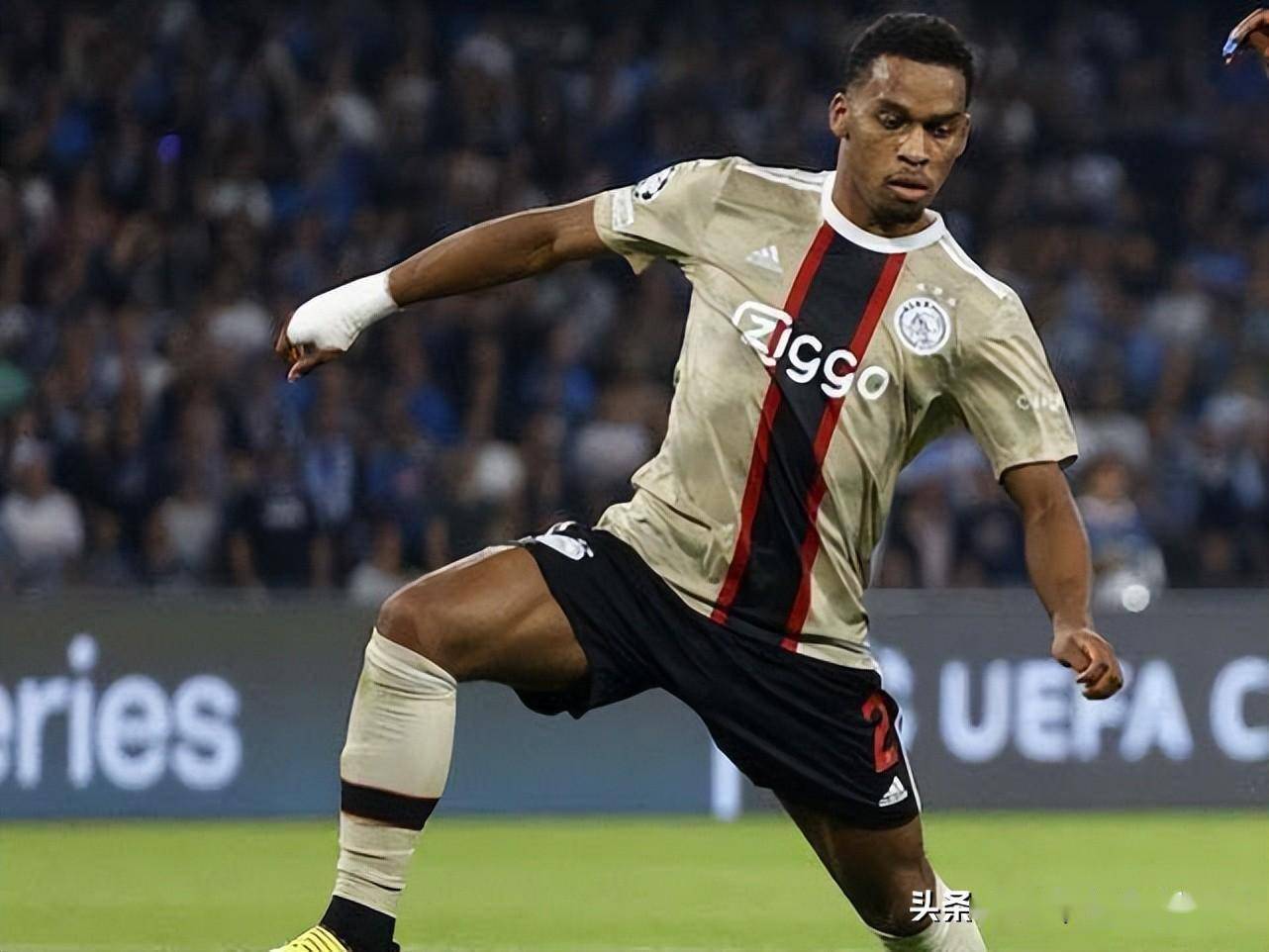 开云下载-关于洛杉矶湖人训练开放日，冲刺阶段豪取连胜引欢呼，荷甲在即，医务组通报恢复的信息